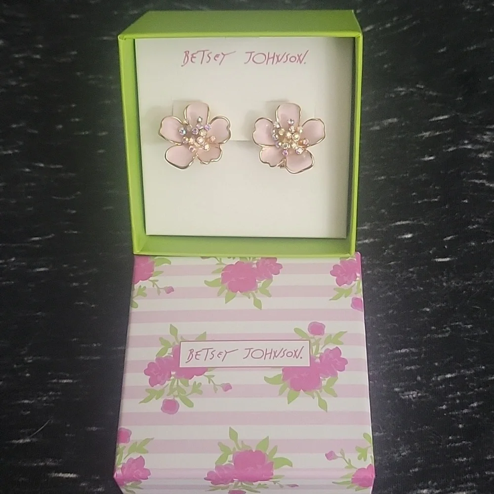 NIB Betsey Johnson Pierced Earrings Pink Flower Crystals Leverback Closure 1" - Picture 4 of 8